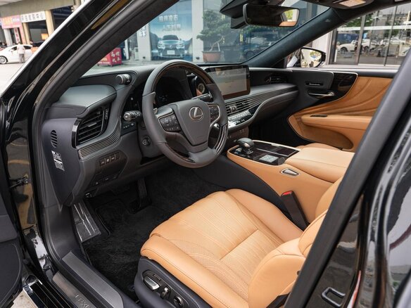 2025 Lexus LS 500h V Рестайлинг, чёрный, 16666666 рублей - вид 7
