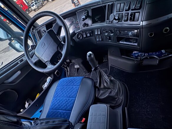 2011 Volvo FH, синий, 5300000 рублей - вид 5