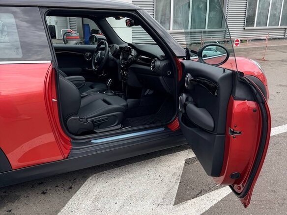 2020 Mini Hatch Cooper III (F55/F56) Рестайлинг, красный, 2300000 рублей - вид 7