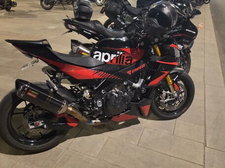 2023 Aprilia Tuono V4, чёрный, 1800000 рублей, вид 3