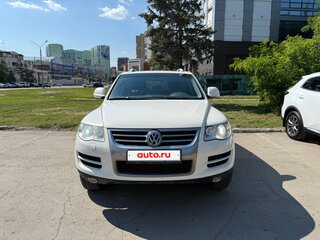 2008 Volkswagen Touareg I Рестайлинг, белый, 1700000 рублей, вид 1