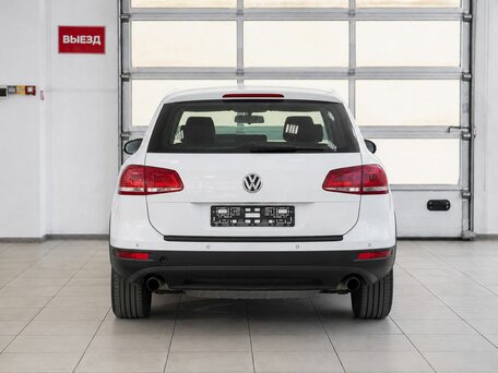 2013 Volkswagen Touareg II, белый, 1900000 рублей, вид 5