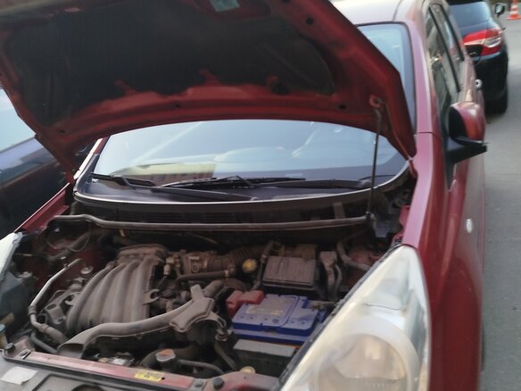 2011 Nissan Note I Рестайлинг, красный - вид 5