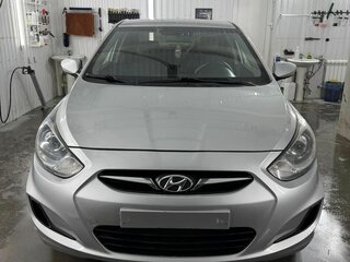 2012 Hyundai Solaris I, серебристый, 700000 рублей, вид 1