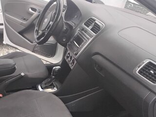 2016 Volkswagen Polo V Рестайлинг, белый, 475000 рублей, вид 3