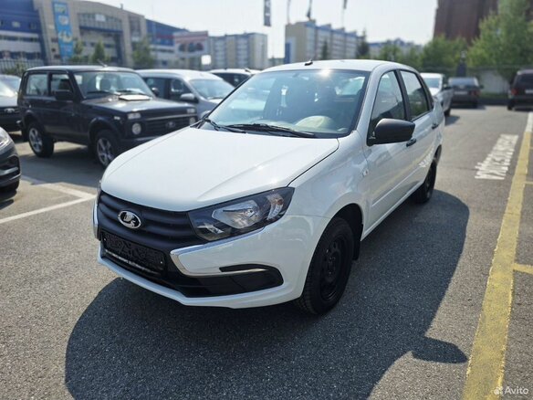 2026 Lada (ВАЗ) Granta I Рестайлинг, белый - вид 2