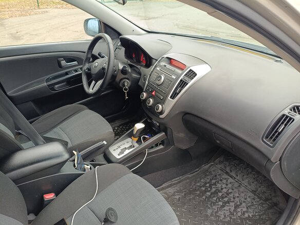 2010 Kia Ceed I Рестайлинг, серебристый, 650000 рублей - вид 3