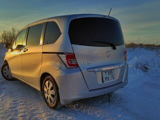 2015 Honda Freed I Рестайлинг 2, серебристый, 1270000 рублей, вид 3