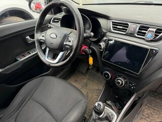2014 Kia Rio 5-speed III, чёрный, 945000 рублей, вид 3