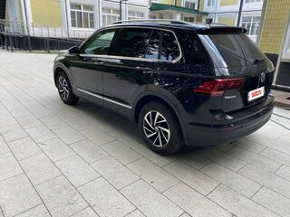 2019 Volkswagen Tiguan II, чёрный, 2250000 рублей, вид 3
