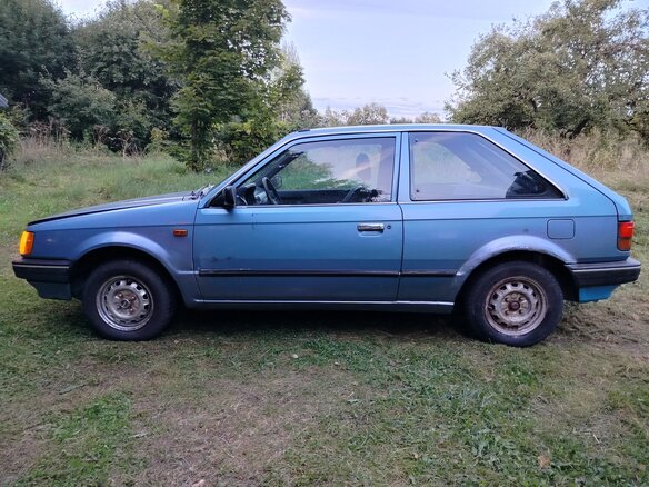 1987 Mazda 323 III (BF), синий - вид 5