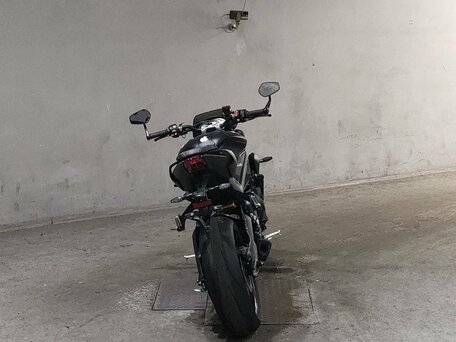 2021 Triumph Street Triple, чёрный, 838000 рублей, вид 4