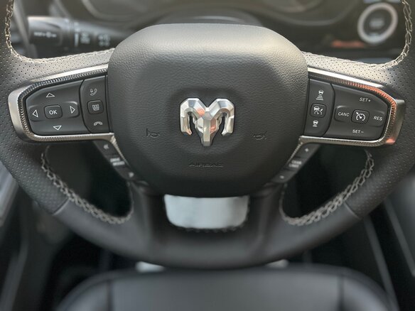 2026 Ram 1500 Rumble Bee V Рестайлинг, зелёный, 10900000 рублей - вид 15