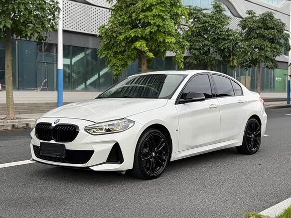 2022 BMW 1 серии 120i III (F52) Рестайлинг, белый