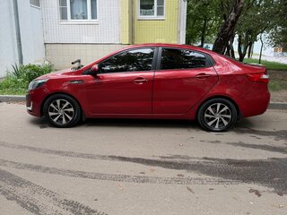 2013 Kia Rio 5-speed III, красный, 530000 рублей, вид 3