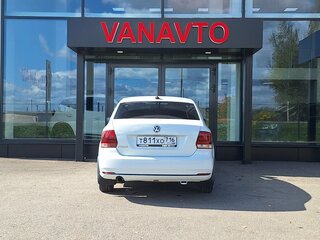 2019 Volkswagen Polo V Рестайлинг, белый, 960000 рублей, вид 4