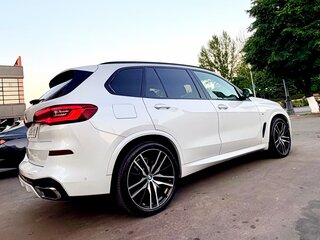 2019 BMW X5 40i IV (G05/G18), белый, 7070000 рублей, вид 4