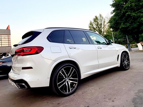2019 BMW X5 40i IV (G05/G18), белый, 6999000 рублей - вид 4