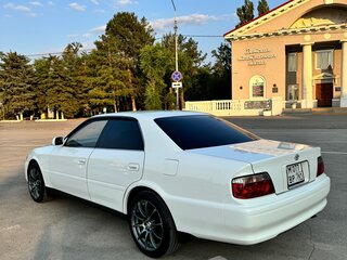 1999 Toyota Chaser VI (X100) Рестайлинг, белый, 1260000 рублей, вид 4