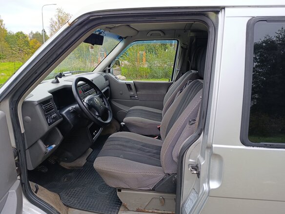 2001 Volkswagen Multivan T4, серебристый, 900000 рублей - вид 6