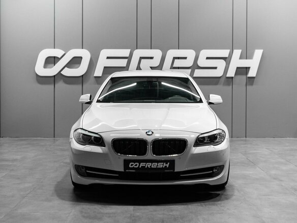 2010 BMW 5 серии 523i VI (F10/F11/F07), белый, 1900000 рублей - вид 2