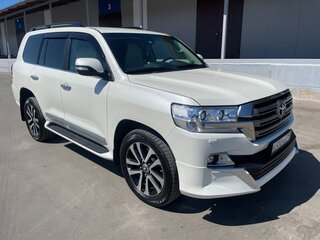 2018 Toyota Land Cruiser 200 Series Рестайлинг 2, белый, 6600000 рублей, вид 1