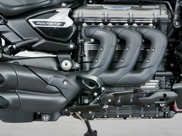 2025 Triumph Rocket III, чёрный, 2649000 рублей - вид 9
