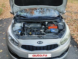 2016 Kia Ceed II Рестайлинг, серебристый, 950000 рублей, вид 2
