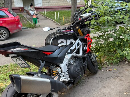2023 Aprilia Tuono V4, чёрный, 1100000 рублей, вид 4