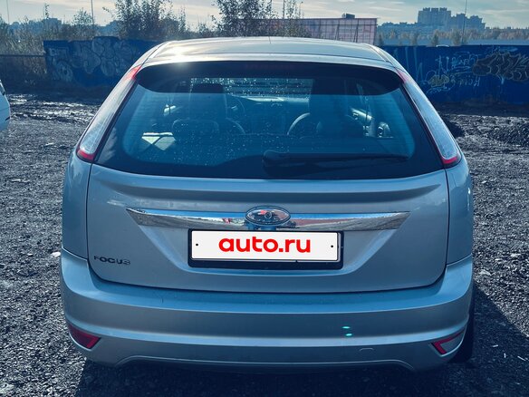 2010 Ford Focus II Рестайлинг, серебристый, 610000 рублей - вид 3
