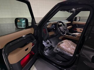 2026 Land Rover Defender 110 II, чёрный, 16500000 рублей, вид 2