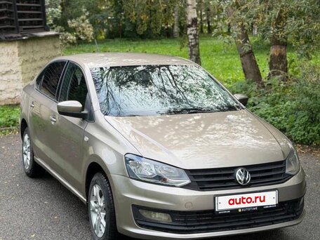 2015 Volkswagen Polo V Рестайлинг, бежевый, 599900 рублей, вид 3