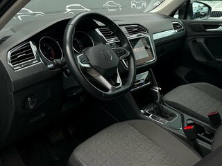 2021 Volkswagen Tiguan II Рестайлинг, чёрный, 2415300 рублей, вид 5