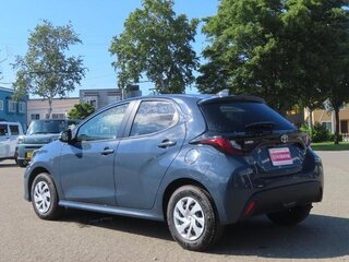 2024 Toyota Yaris IV, серый, 1300004 рублей, вид 3