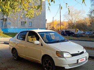 2001 Toyota Platz, белый, 175000 рублей, вид 3