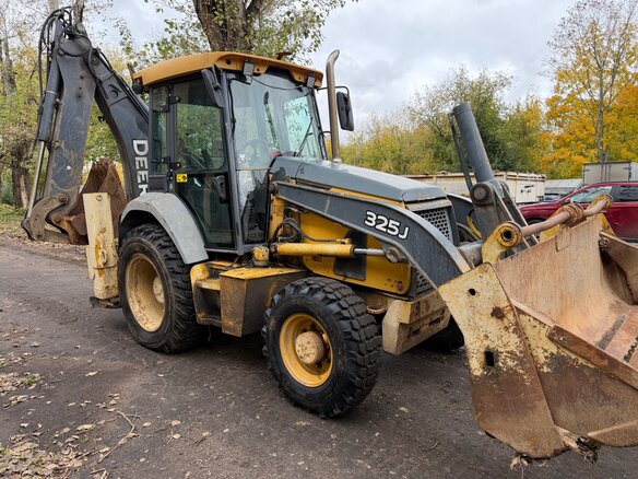 2011 John Deere 325J, 2450000 рублей