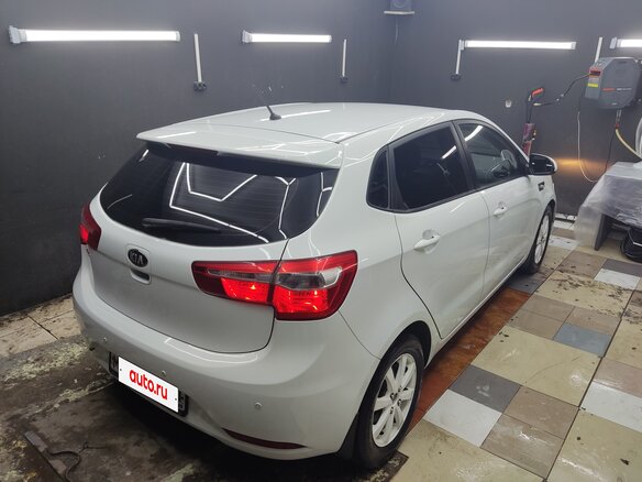 2014 Kia Rio 4-speed III, белый, 910000 рублей - вид 8