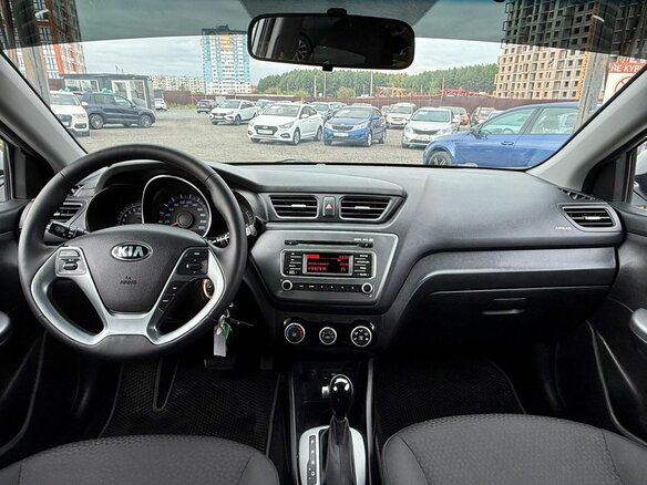 2015 Kia Rio III Рестайлинг, серебристый, 1099000 рублей - вид 17