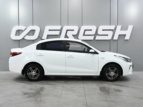 2017 Kia Rio IV, белый, 1499000 рублей - вид 4