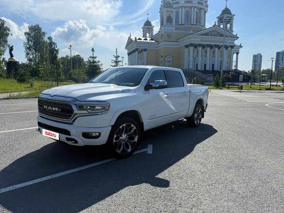 2023 Ram 1500 Quad Cab V, белый, 8550000 рублей