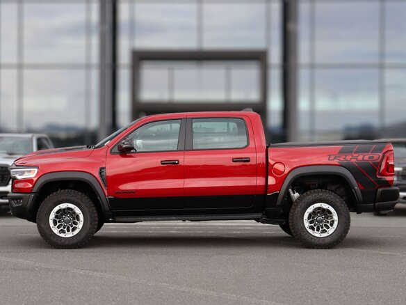 2026 Ram 1500 RHO V Рестайлинг, красный, 13490000 рублей - вид 3
