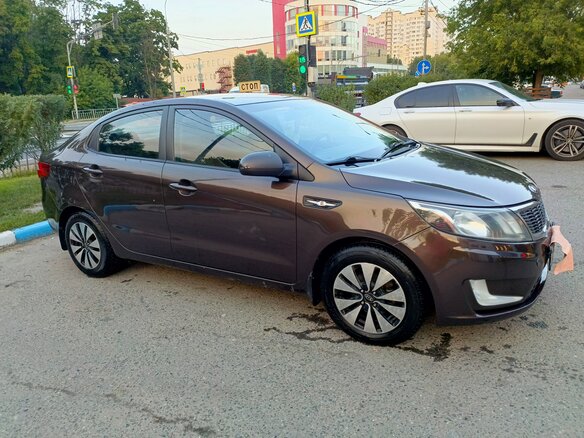 2014 Kia Rio 6-speed III, коричневый, 700000 рублей - вид 1