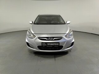 2013 Hyundai Solaris I, серебристый, 597000 рублей, вид 2