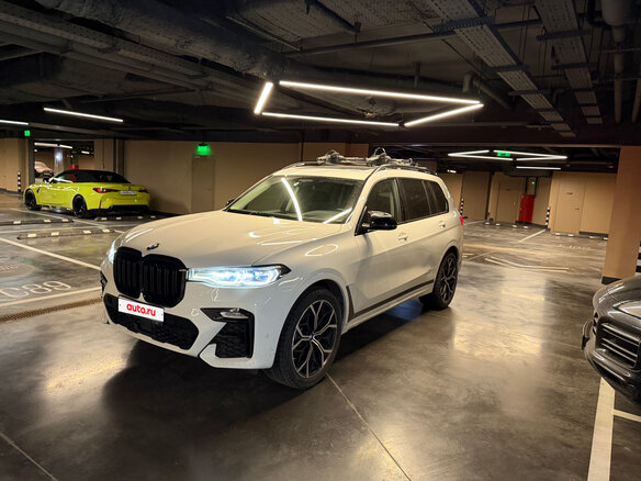 2020 BMW X7 40i I (G07), белый, 6700000 рублей