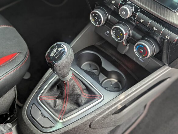 2026 Lada (ВАЗ) Vesta Sport I Рестайлинг (NG), серебристый, 2382000 рублей - вид 13