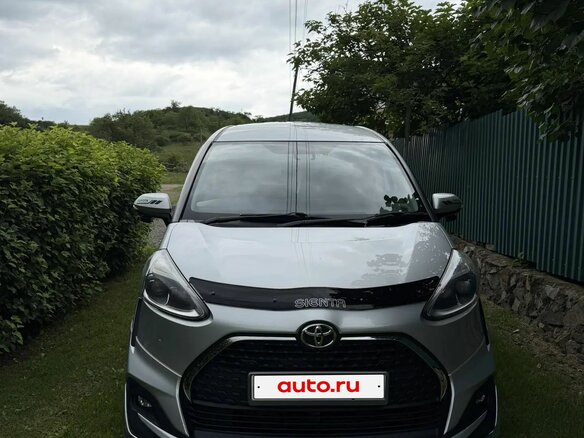 2018 Toyota Sienta II Рестайлинг, серый, 1200000 рублей - вид 2