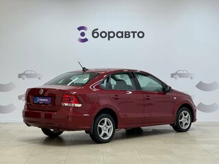 2017 Volkswagen Polo V Рестайлинг, красный, 1400000 рублей, вид 4