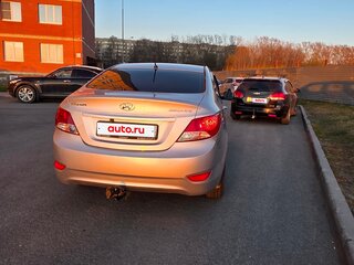2013 Hyundai Solaris I, серебристый, 850000 рублей, вид 5