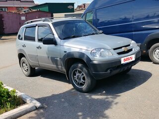 2013 Chevrolet Niva I Рестайлинг, серебристый, 700000 рублей, вид 1