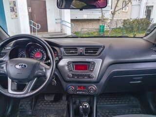 2014 Kia Rio 6-speed III, чёрный, 1035000 рублей, вид 3